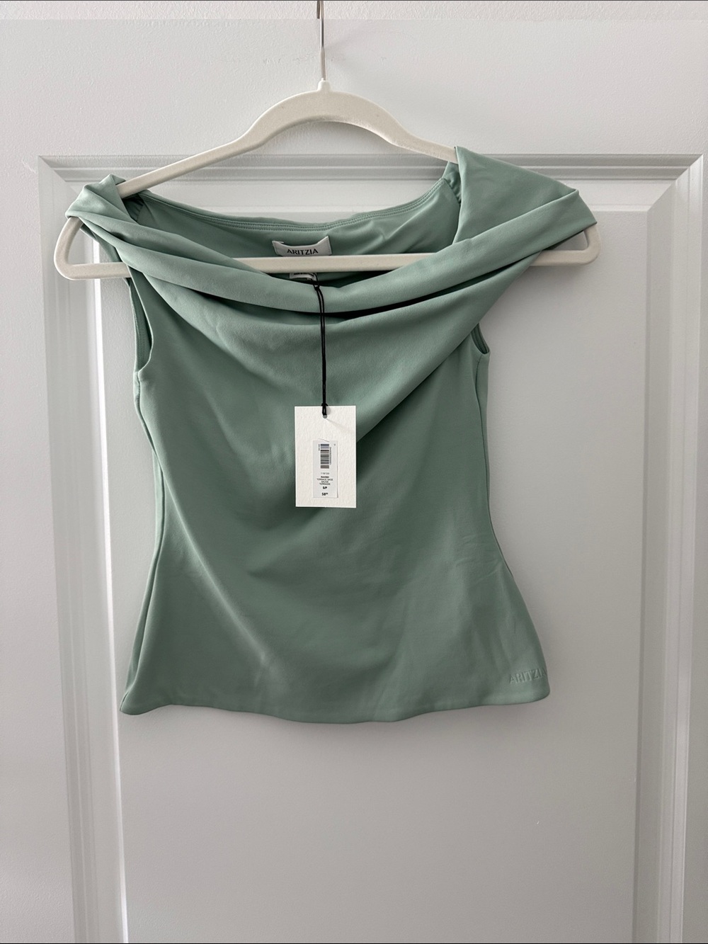 Aritizia Contour Ravish top Small NWT